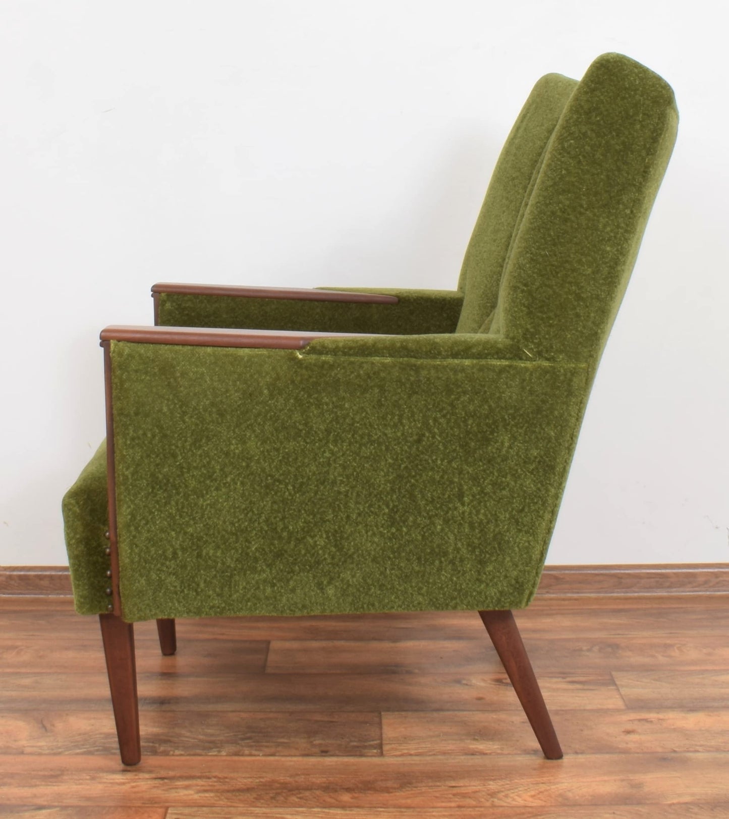 LSFH Unique Design True Innovations Danis Accent Chair with Channel Tufted Back Cushioned Armchair Single Sofa Chair for Small Apartments, Living Room or Bedroom (1 Chair, Green)
