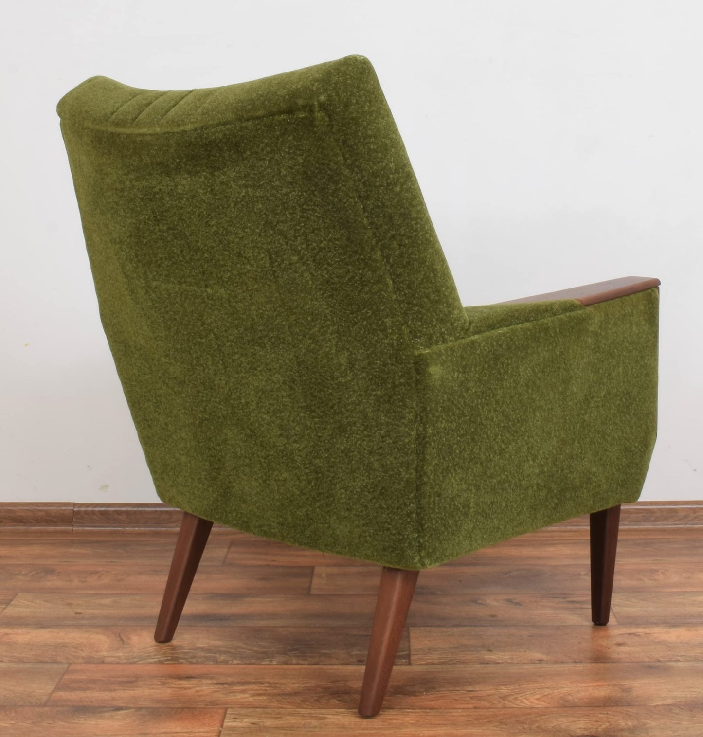 LSFH Unique Design True Innovations Danis Accent Chair with Channel Tufted Back Cushioned Armchair Single Sofa Chair for Small Apartments, Living Room or Bedroom (1 Chair, Green)